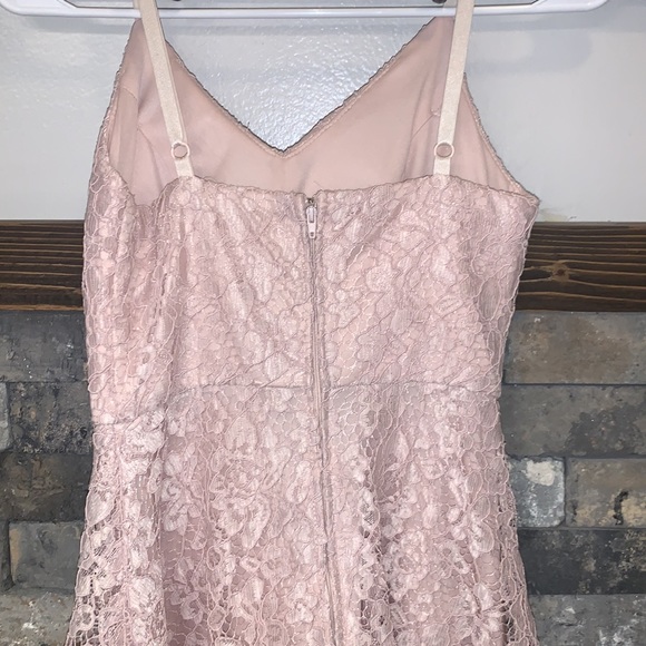 Xtraordinary Lace Dress - Picture 6 of 7